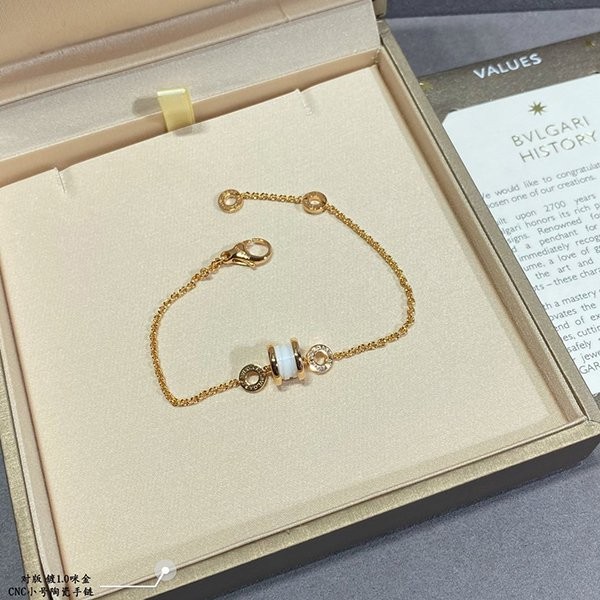 <最新で絶対欲しい>ブルガリ ビーゼロワン 偽物 ブレスレット Buk59464
