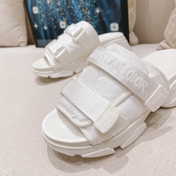 激安価格!ディオール スポーツサンダル D-WANDER 偽物 der82766