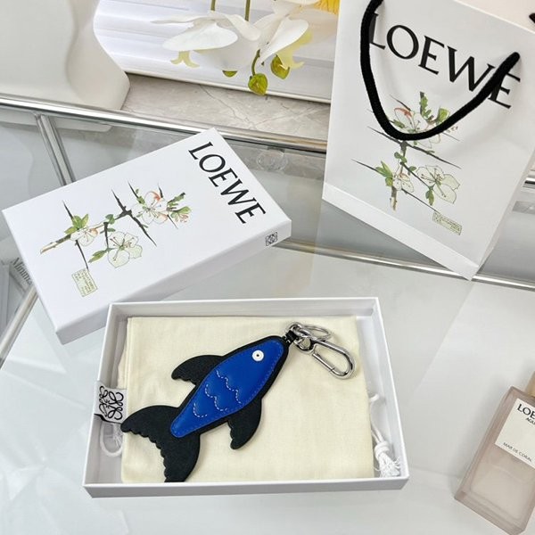 大人気!注目度抜群!ロエベ Fish Charm キーホルダー 偽物 loo78346