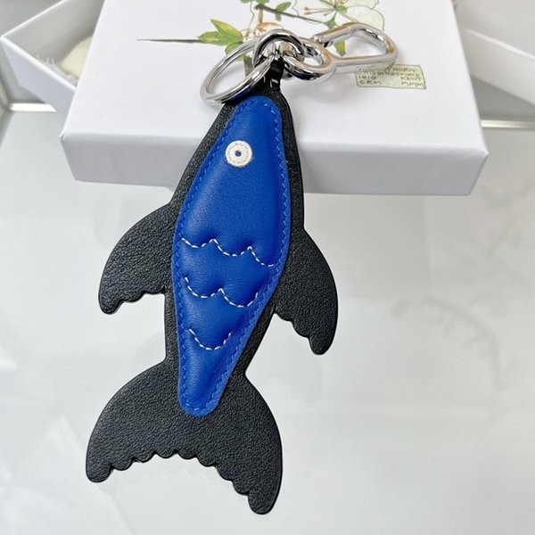大人気!注目度抜群!ロエベ Fish Charm キーホルダー 偽物 loo78346