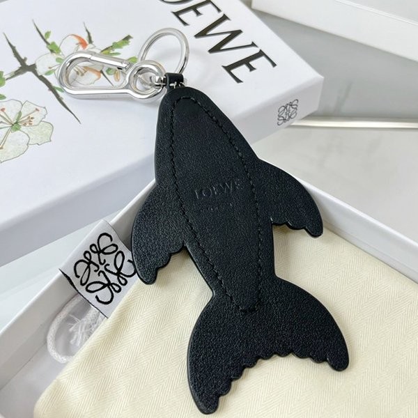 大人気!注目度抜群!ロエベ Fish Charm キーホルダー 偽物 loo78346