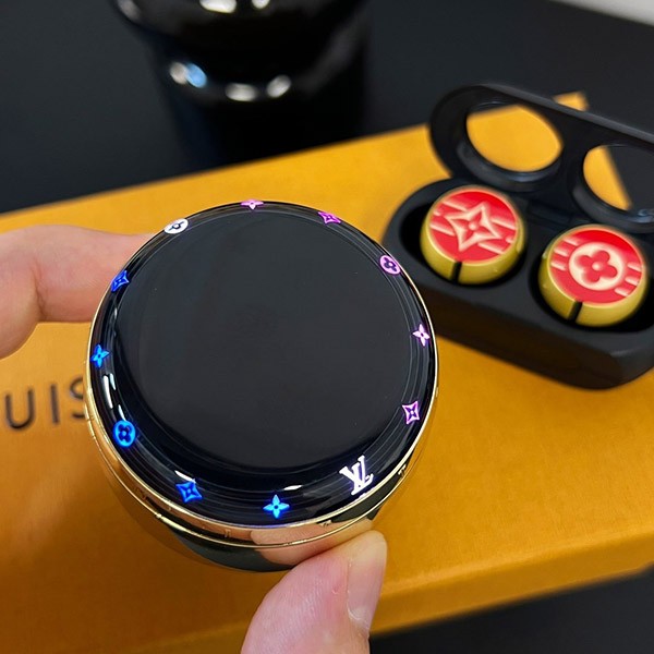 ルイ・ヴィトン ホライゾン ライト・アップ イヤホン 偽物 レッド QAB240