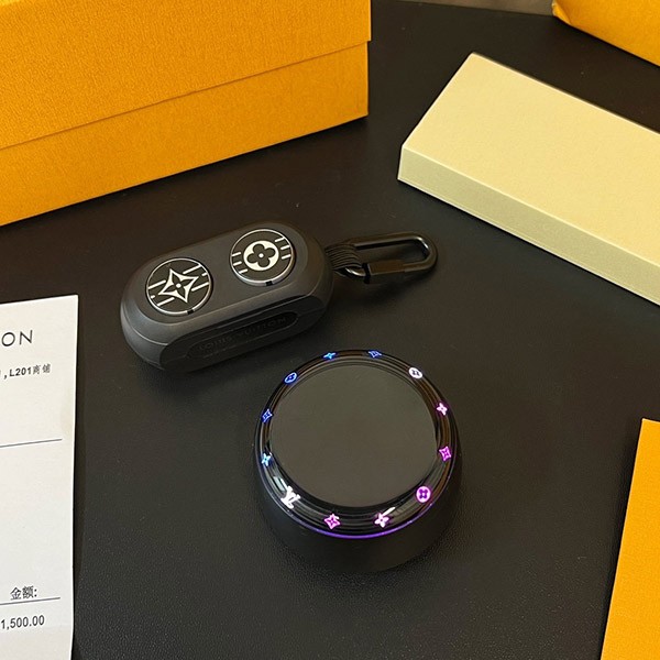 ルイヴィトン 偽物 ホライゾン ライト・アップ イヤホン ブラック QAB210