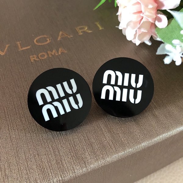 入手困難品!ミュウミュウ ピアス 偽物 ロゴ myj25036