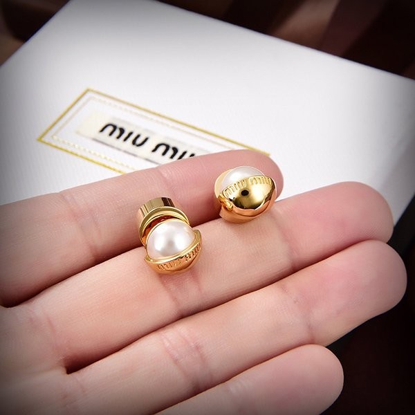<最新で絶対欲しい>ミュウミュウ パール ピアス 偽物 mym00371