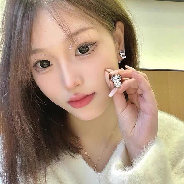 おリボンめちゃ可愛♡ミュウミュウ ロゴ ピアス コピー 2色 myn29528