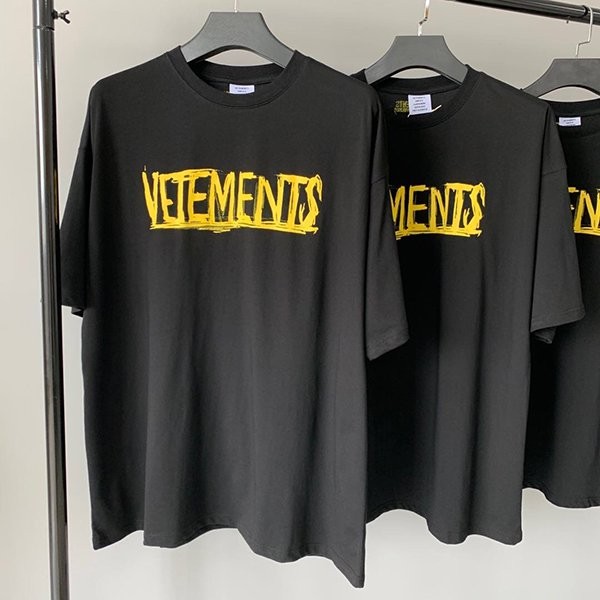 大人気!注目度抜群!ヴェトモン 偽物WORLD TOUR ロゴ Tシャツ vuh99924