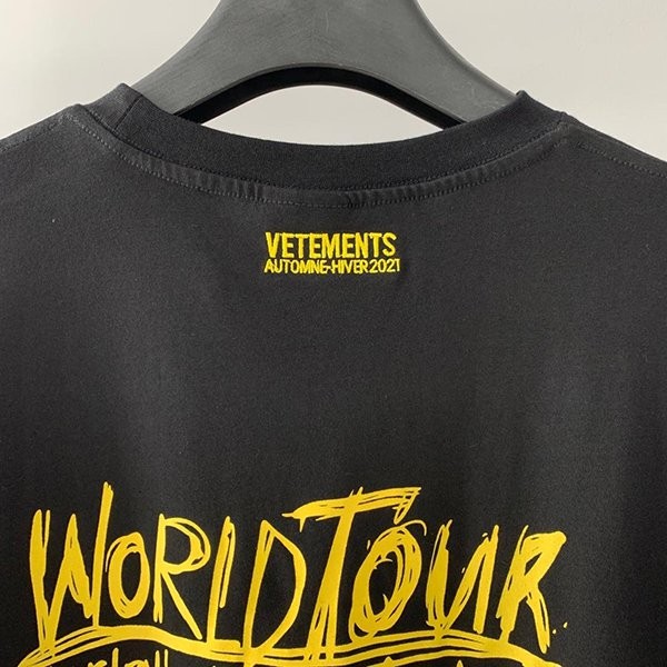 大人気!注目度抜群!ヴェトモン 偽物WORLD TOUR ロゴ Tシャツ vuh99924
