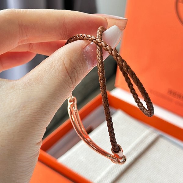 ♡エルメス チョーカーにも ロウリス 偽物レザーダブルブレスレット erb42743