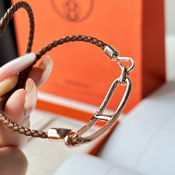 ♡エルメス チョーカーにも ロウリス 偽物レザーダブルブレスレット erb42743