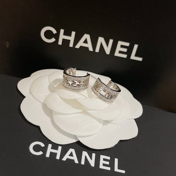 <最新で絶対欲しい>シャネル CC ピアス 偽物 ダイヤモンド shp37805