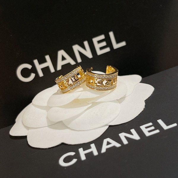 <最新で絶対欲しい>シャネル CC ピアス 偽物 ダイヤモンド shp37805