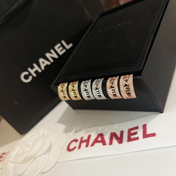 <最新で絶対欲しい>シャネル CC ピアス 偽物 ダイヤモンド shp37805