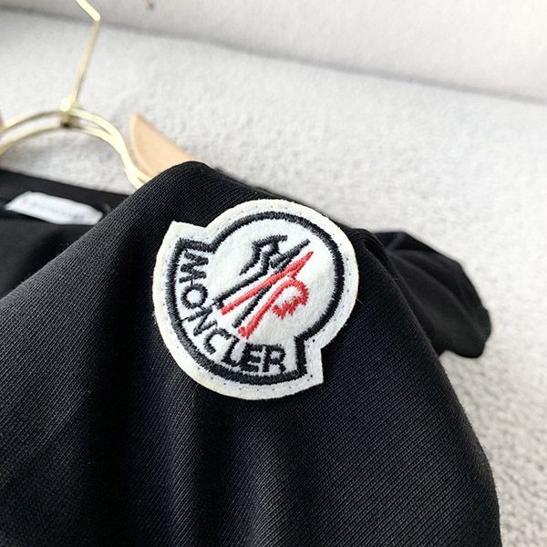 激安価格!モンクレール ロゴプリント半袖Tシャツ moe25038