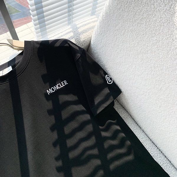 絶対欲しい!モンクレール スーパーコピー ロゴプリント半袖Tシャツ mot71250