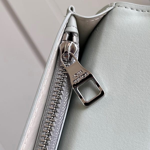 ルイヴィトン ポルトフォイユ・ブラザ 長財布 コピー M82561