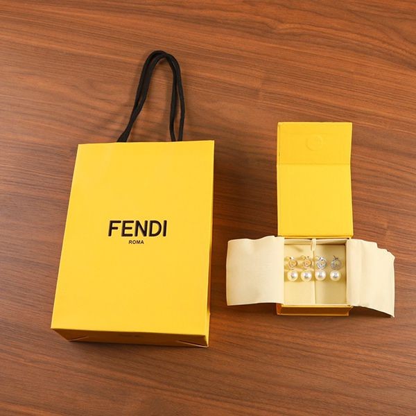 大人気!注目度抜群!フェンディ パール ピアス 偽物 ダイヤモンド fej30683