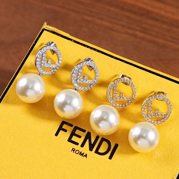 大人気!注目度抜群!フェンディ パール ピアス 偽物 ダイヤモンド fej30683