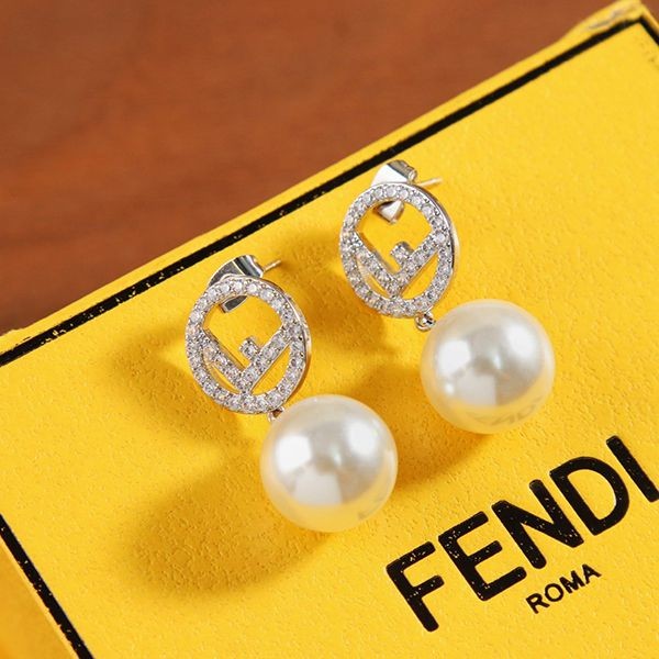 大人気!注目度抜群!フェンディ パール ピアス 偽物 ダイヤモンド fej30683