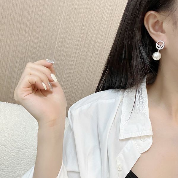 大人気!注目度抜群!フェンディ パール ピアス 偽物 ダイヤモンド fej30683