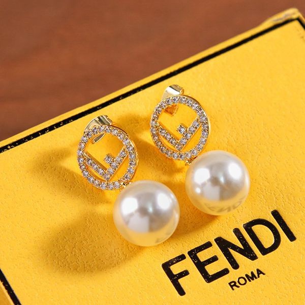 大人気!注目度抜群!フェンディ パール ピアス 偽物 ダイヤモンド fej30683