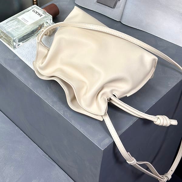 大人気!ロエベ フラメンコ クラッチ ミニ ナパ カーフスキン バッグ 偽物 lov54984