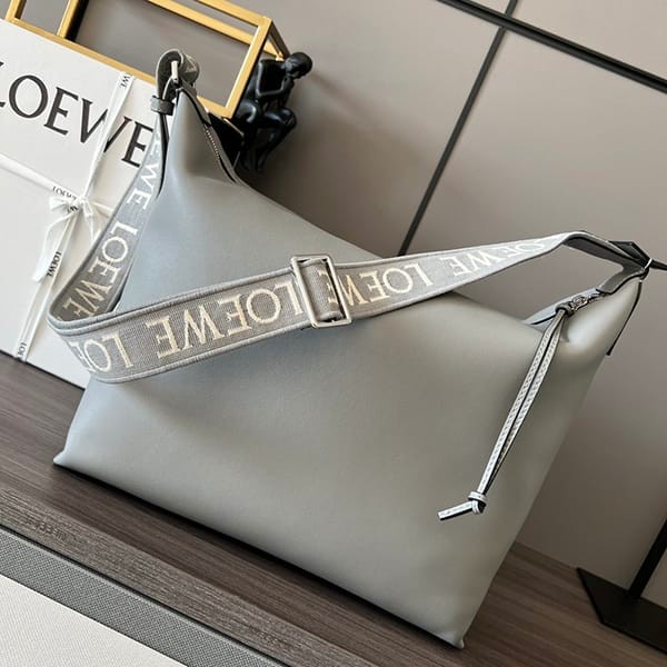 ★日本!!人気!ロエベ ショルダーバッグ 偽物 キュービィ クロスボディバッグ loo54218