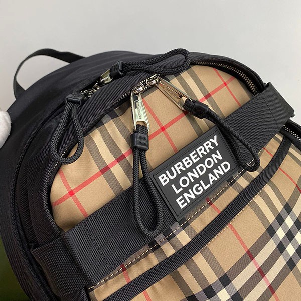 大人気!オシャレ万能☆バーバリー☆ラージネヴィス バックパックコピー 80235691