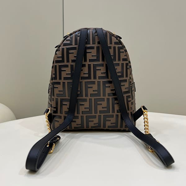 大人気!フェンディ コピー スモール ブラウンレザー FF バックパック 8BZ038A5TL