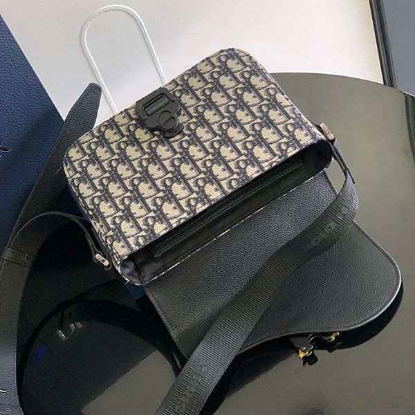 ディオール SADDLE メッセンジャーバッグ 偽物 1ADPO049