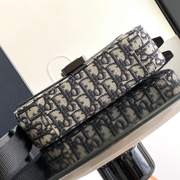 ディオール SADDLE メッセンジャーバッグ 偽物 1ADPO049