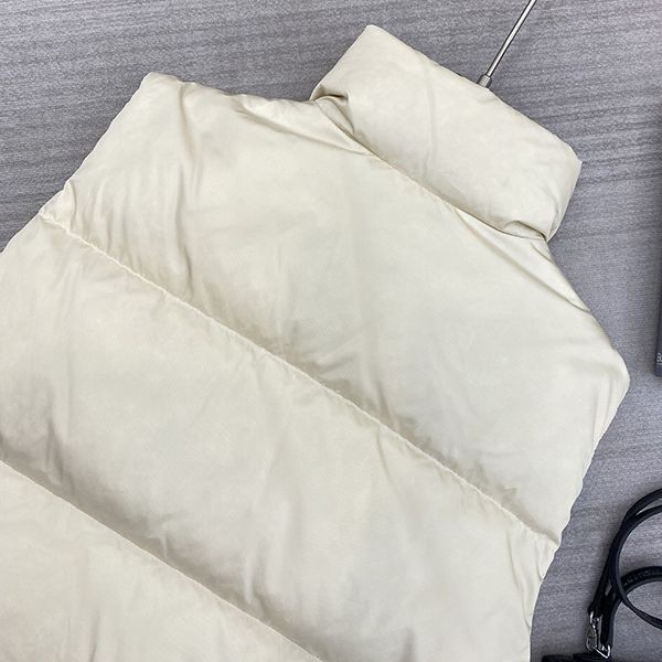 プラダ スタンドカラー ダウンベスト 偽物 puk82309