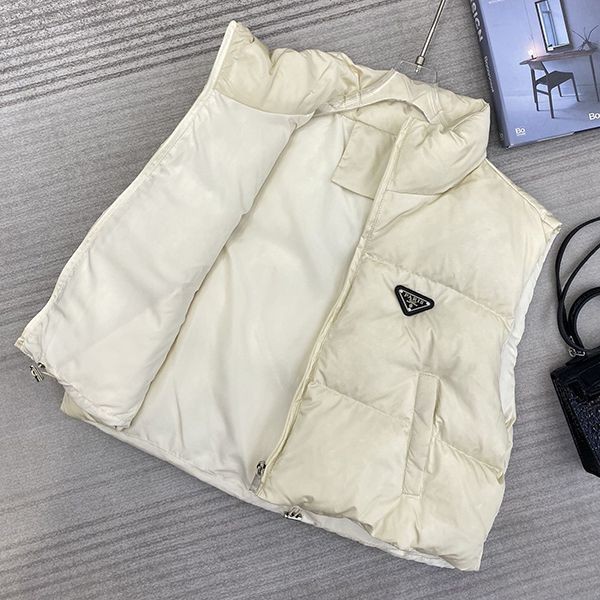 プラダ スタンドカラー ダウンベスト 偽物 puk82309