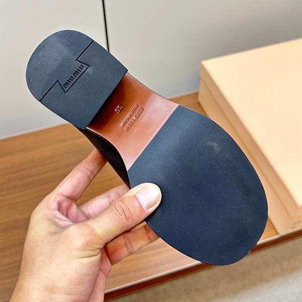 ミュウミュウ スーパーコピー Fume ロゴ レザー ロングブーツ myz89992