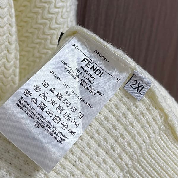 最新でオシャレフェンディ コピー FF クルーネック カシミア セーター fez39680