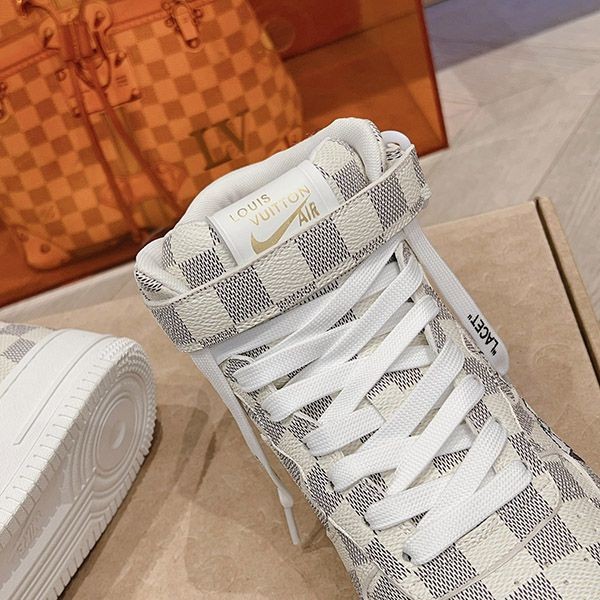 超希少!ヴィトン x ナイキ Air Force 1 偽物 Mid By Virgil Abloh ホワイト naq67249