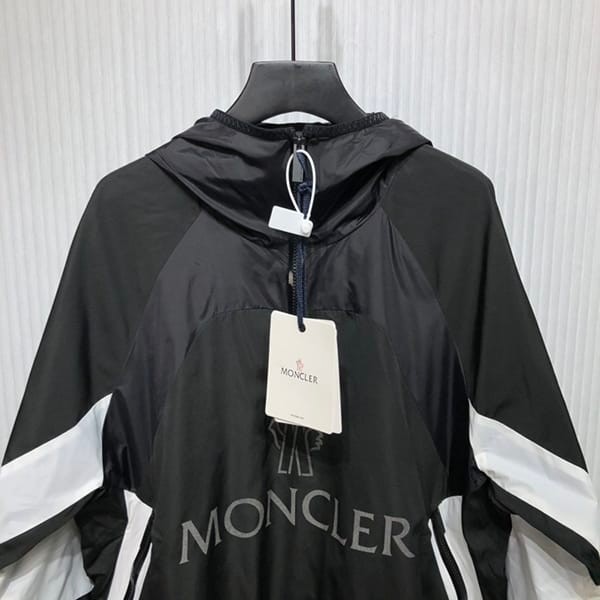 ☆超人気☆モンクレール 偽物 フード付きジャケット&ショートパンツ ロゴ moh27146