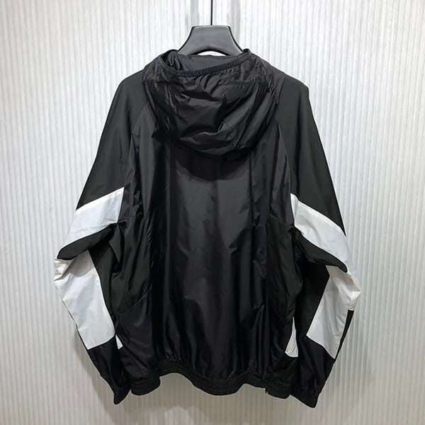 ☆超人気☆モンクレール 偽物 フード付きジャケット&ショートパンツ ロゴ moh27146