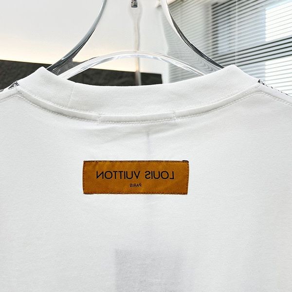 24FW ルイヴィトン Tシャツ コピープリント 半袖 注目度抜群! vuj67644