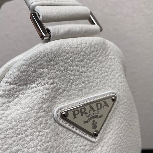 プラダ トライアングルレザーショルダーバッグ コピー pup32395