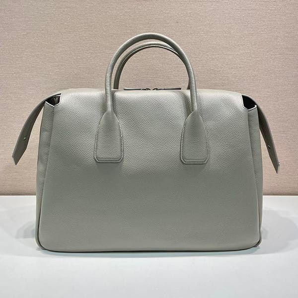 稀少プラダ ヴィッテロダイノレザー トラベルバッグ 偽物 永野芽郁さん着用 pud85104