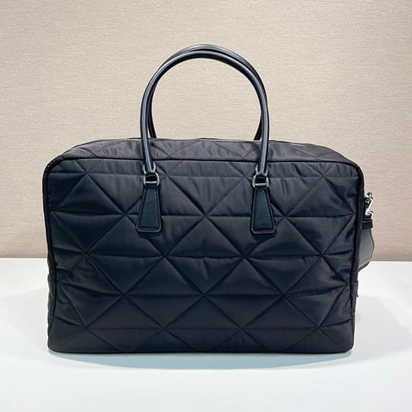 プラダ◆Re-Nylon トップステッチ 偽物 トラベルバッグ puq62921