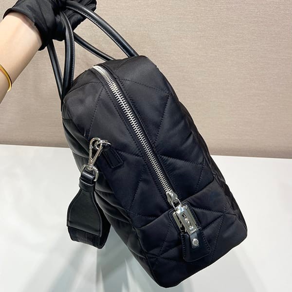 プラダ◆Re-Nylon トップステッチ 偽物 トラベルバッグ puq62921