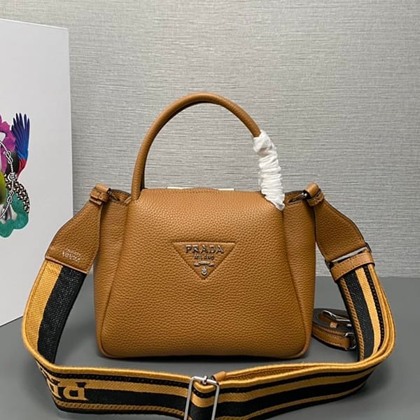 激安価格！プラダ スーパーコピー ラージ レザー ハンドバッグ put52364