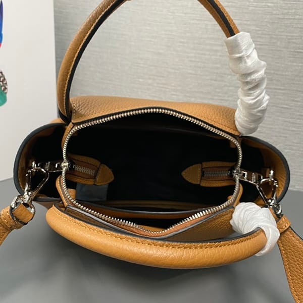 激安価格!プラダ スーパーコピー ラージ レザー ハンドバッグ put52364