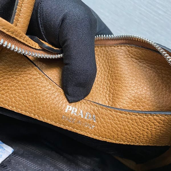 激安価格!プラダ スーパーコピー ラージ レザー ハンドバッグ put52364