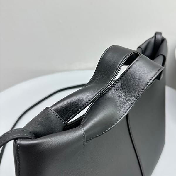 ザロウ Camdem レザー ストラップ付 ショルダーバッグ 偽物 zav61487