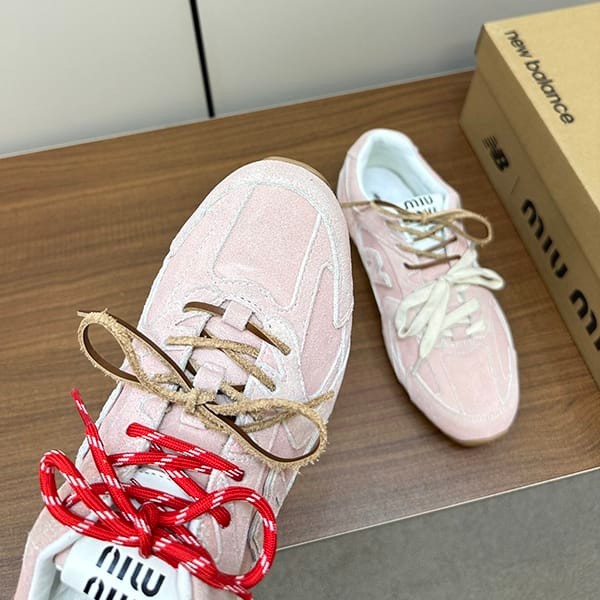 絶対欲しい!ミュウミュウ 偽物とNew Balanceのコラボ★デニム スニーカー myu67015