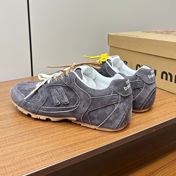 ミュウミュウとNew Balance 偽物のコラボ★デニム スニーカー