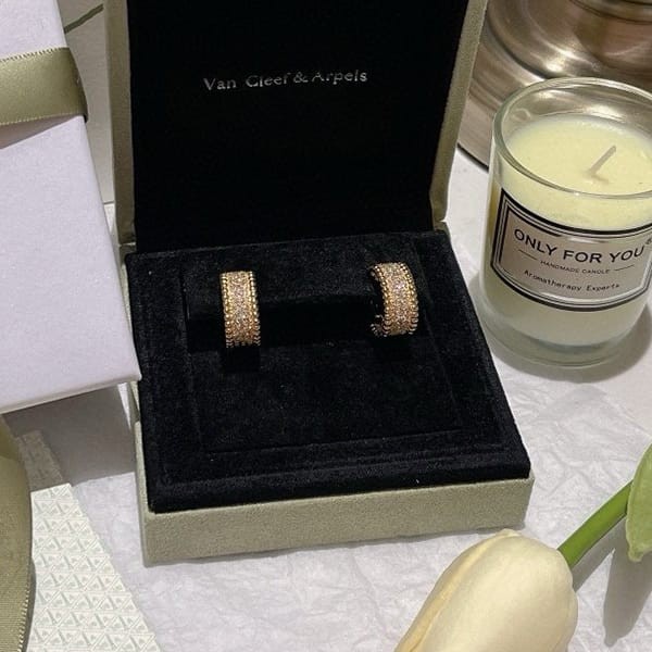 Van Cleef Arpels 偽物 ペルレ クローバー ピアス ダイヤ ゴールド vax02903
